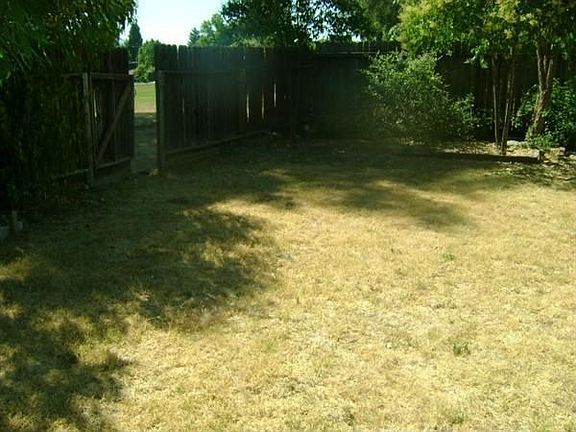 3rd image of 282 Gardens Ave