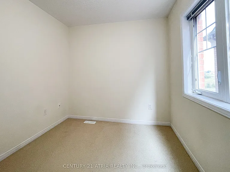 5295 Major Mackenzie Dr E — Photo 18