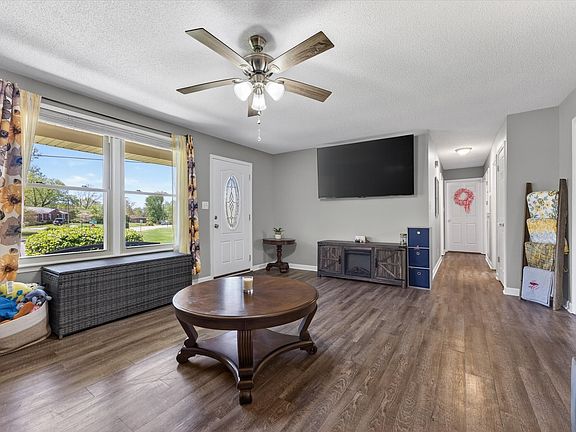 4th image of 1801 Apex Dr