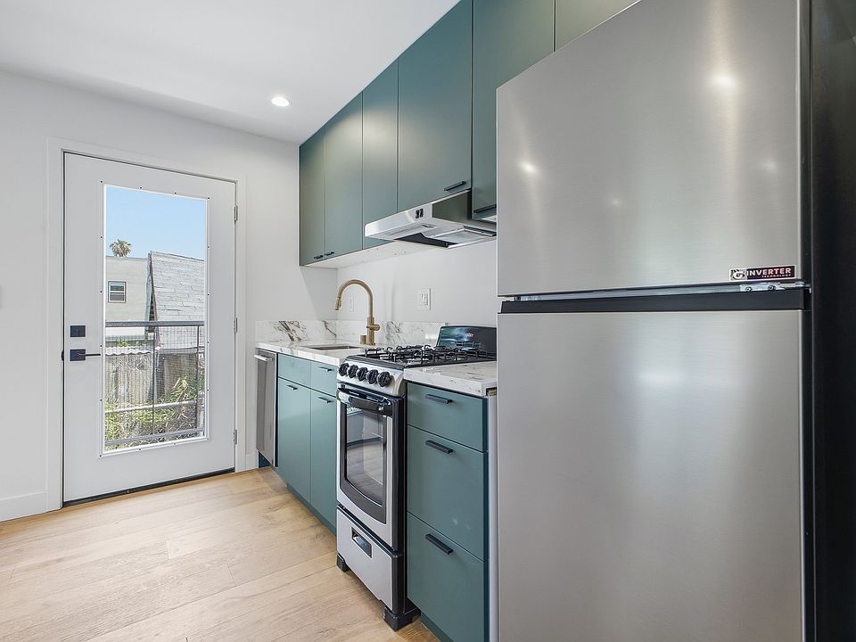 1st image of 1429 Edgecliffe Dr #3/4