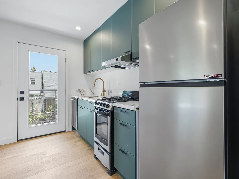 1429 Edgecliffe Dr #3/4