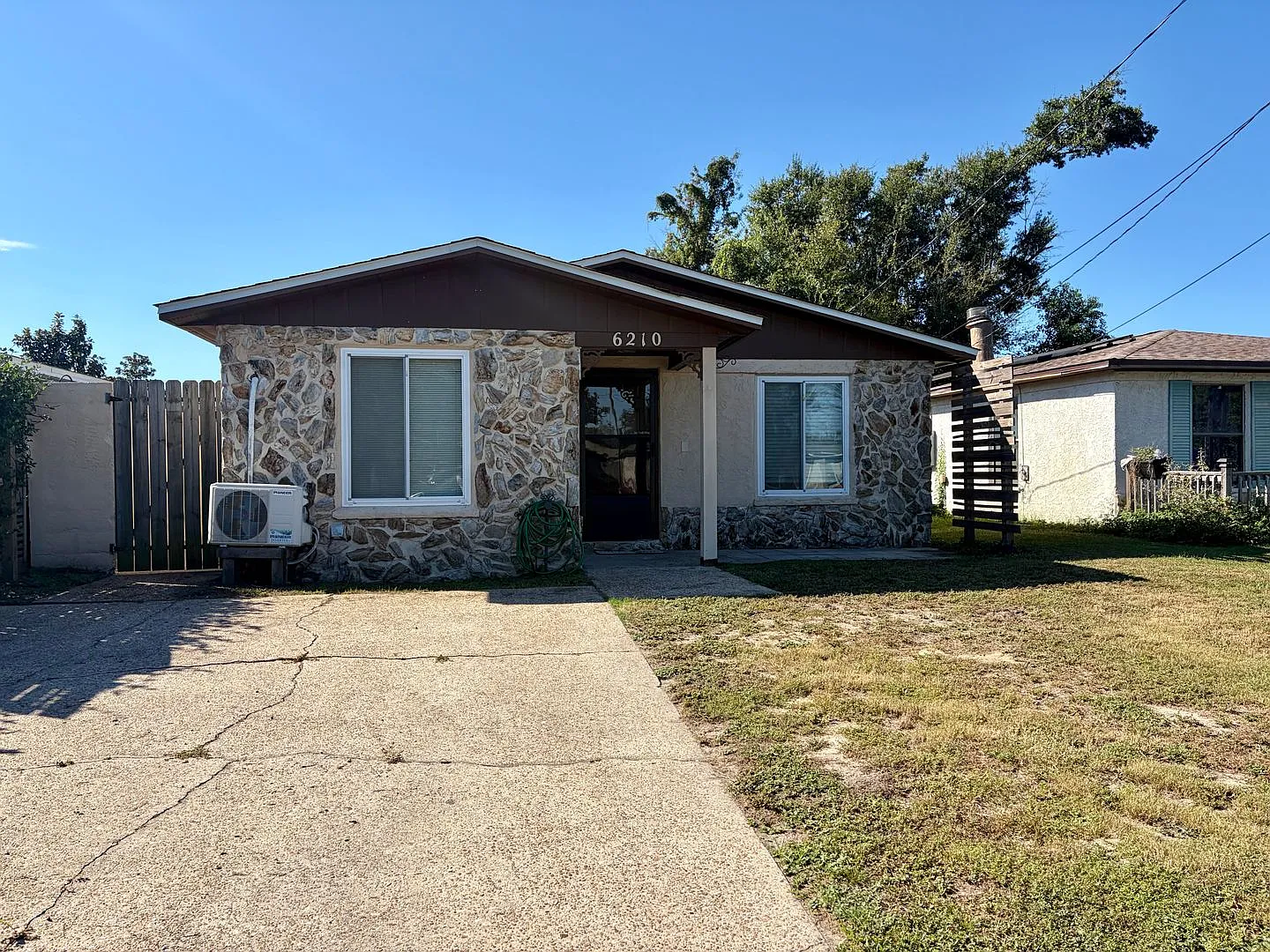 3 Bedrooms | 2 Bathrooms | 1,184 Sq. Ft. | $1,700/Month — Photo 2
