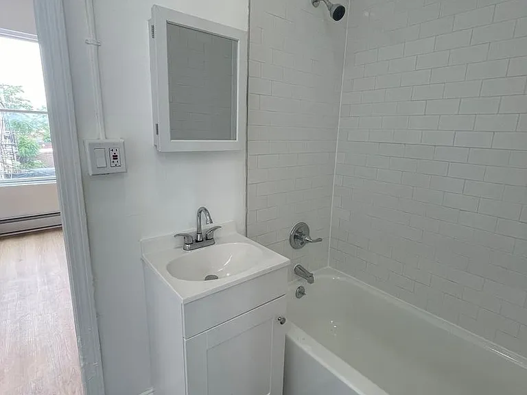 193 Broadway — Photo 6