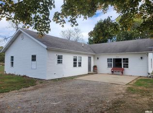 10270 N Reynolds Ln, Mount Vernon, IL 62864