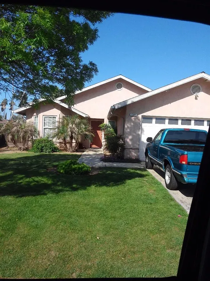 3 bed, 1316 sqft, $2,095 — Photo 1
