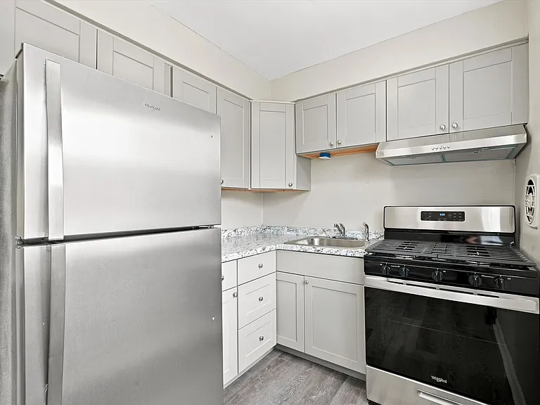 418 W Jefferson St — Photo 3