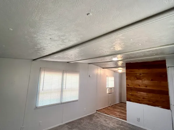 814 Palm St, Jourdanton, TX 78026