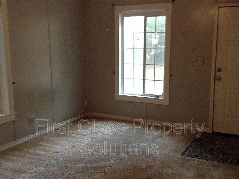 121 NW 29th St #3/4 — Photo 9