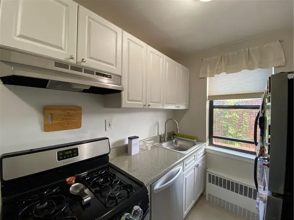 142 Garth Road #2B, Scarsdale, NY 10583
