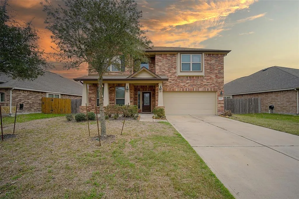 4 bed, 2.5 bath, 2466 sqft, $2,300 — Photo 1