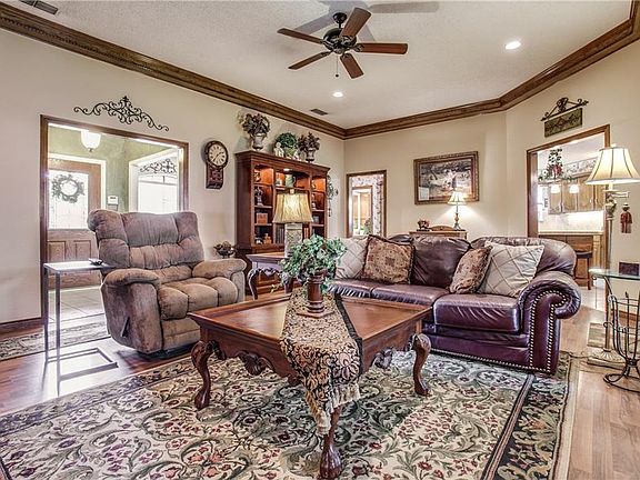4th image of 6106 Norfolk Dr