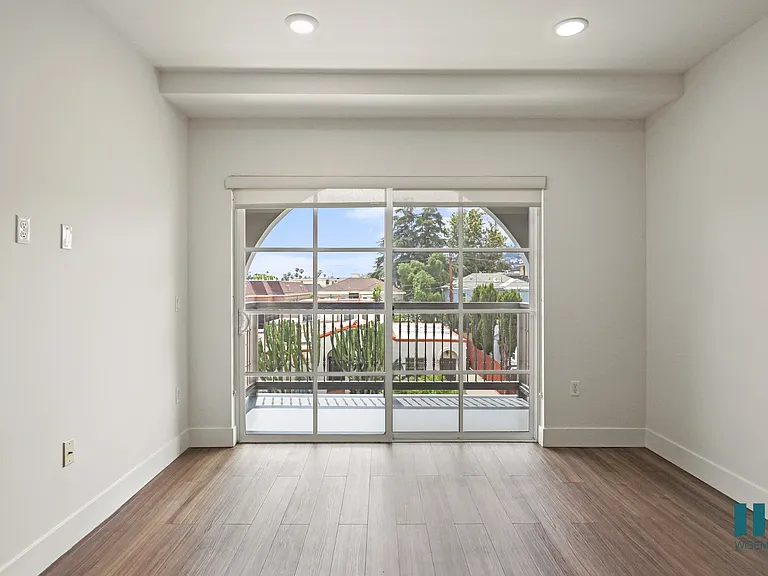 1339 N Formosa Ave #A304 — Photo 36