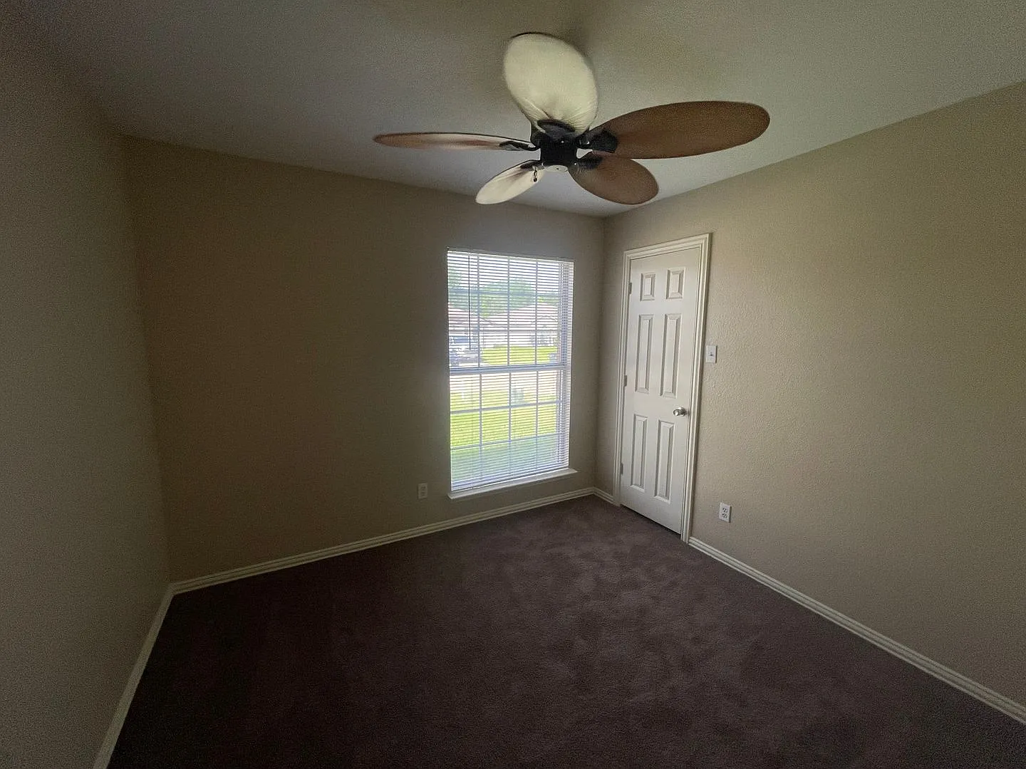 Super 4-2-2 brick home! — Photo 3