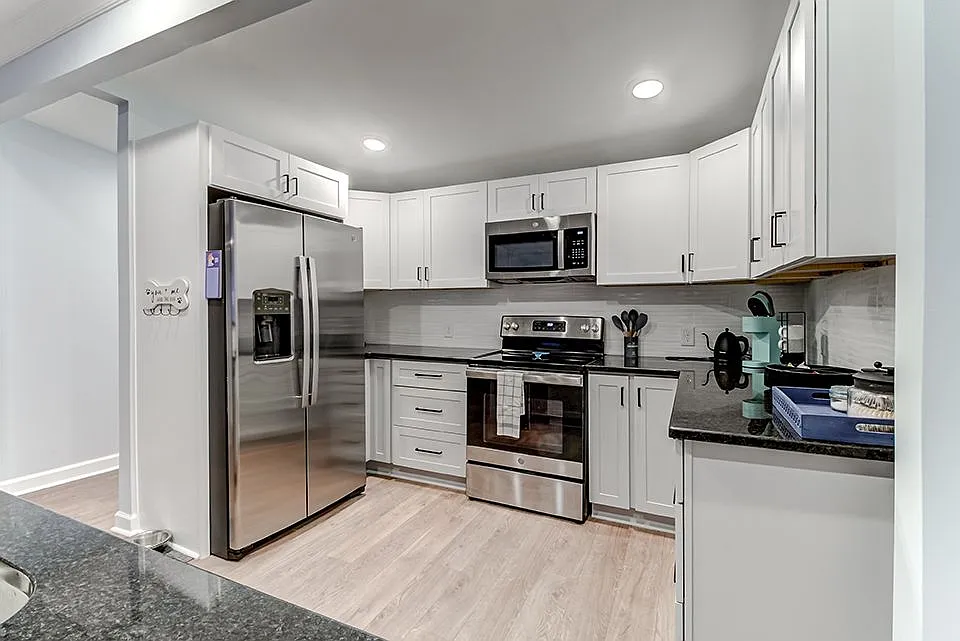 2 bed, 1070 sqft, $2,300 — Photo 4