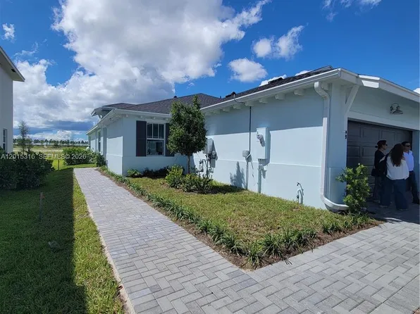 1689 Whistlegrass Ln, Loxahatchee, FL 33470