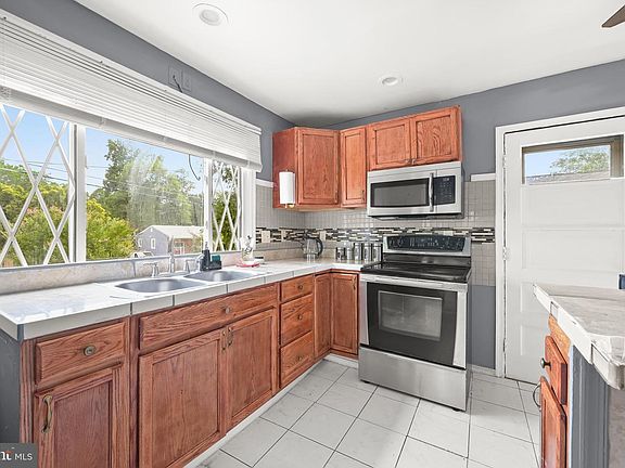 3rd image of 4705 Lincoln Ave