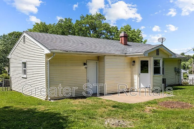 3 bed, 2.0 bath, 909 sqft, $1,650 — Photo 3