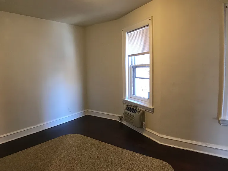 4617-spruce-st-2r-5