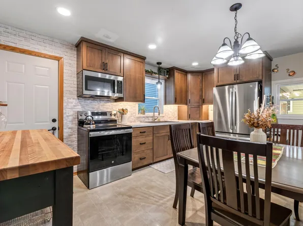 115 3rd St SE, Plainview, MN 55964