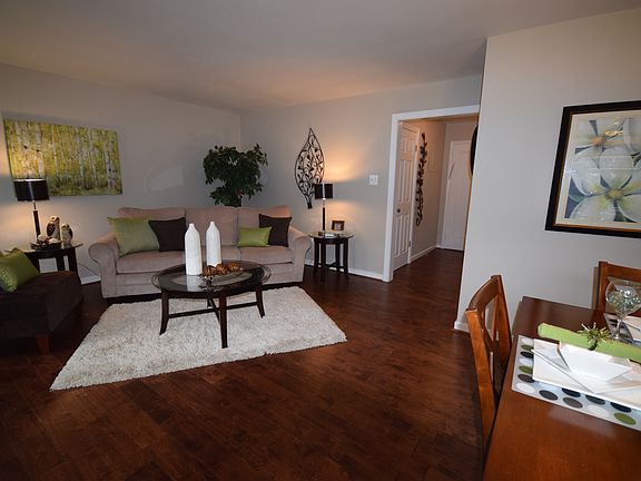 4th image of 901 S Frederick St APT 4