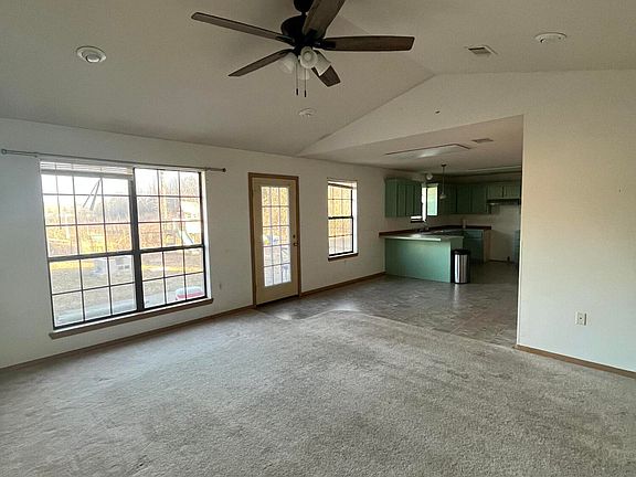 5th image of 110 Lone Oak Dr