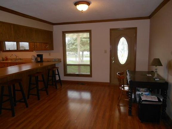 3rd image of 2299 N Lakeview Dr
