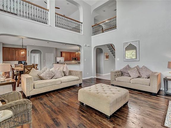 2nd image of 1418 Levee Ln