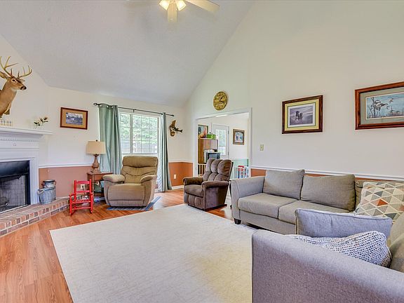 5th image of 194 Suffolk Dr