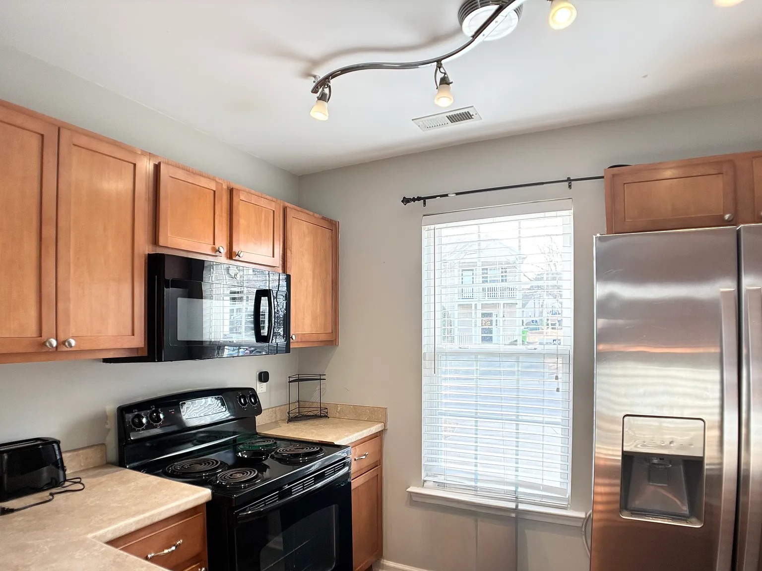 2 bed, 1020 sqft, $2,000 — Photo 3