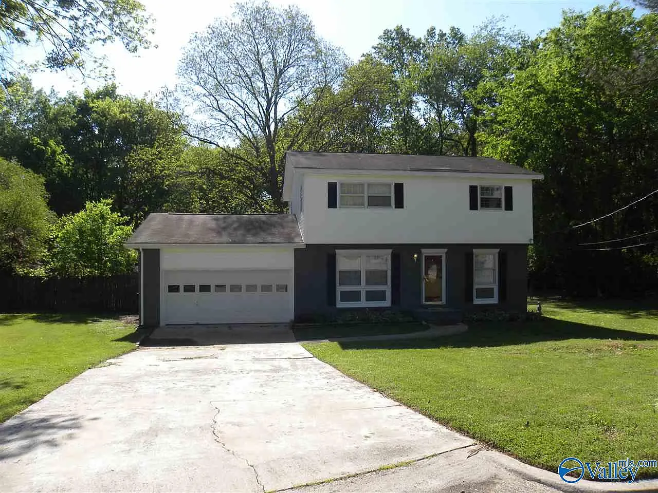 4 bed, 2.5 bath, 1760 sqft, $1,600 — Photo 2