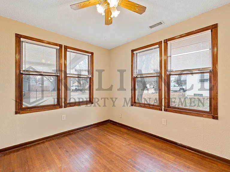 302 N King St — Photo 14