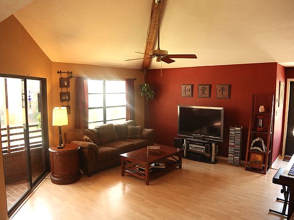 Living room vaulted ceilings