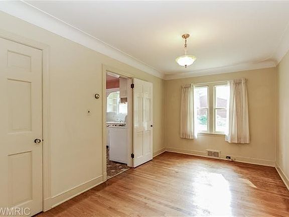 5th image of 1223 Hillcrest Ave NW