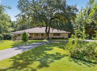 2325 N Country Club Ln, Biloxi, MS 39532