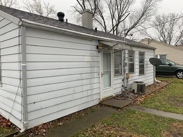 1334 N Linden St — Photo 5