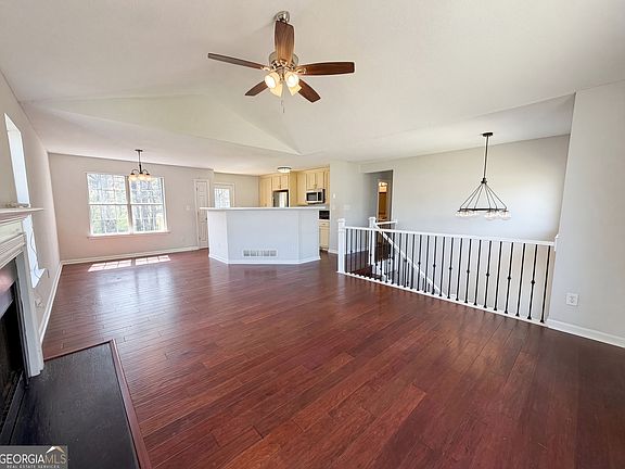 3rd image of 65 Ridgefield Dr