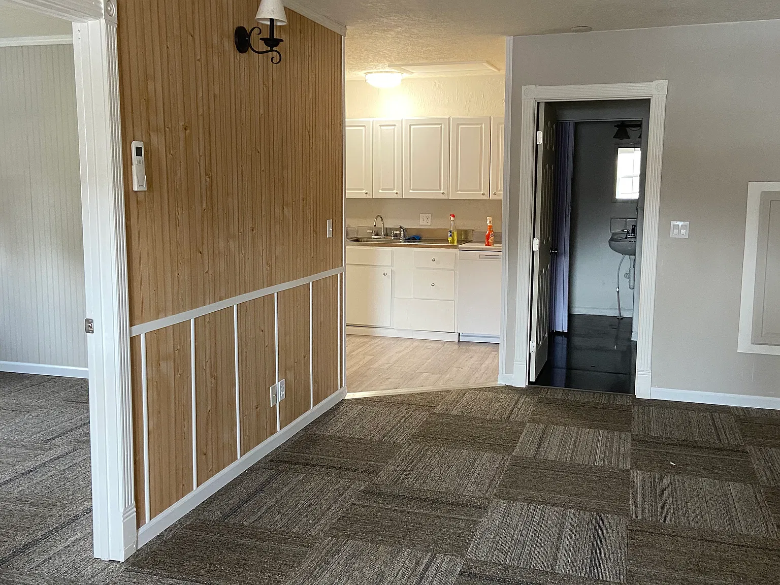 2 bed, 900 sqft, $1,800 — Photo 2