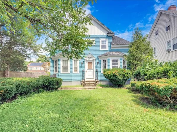 147 Wentworth Ave, Cranston, RI 02905