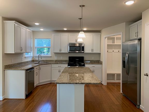 4th image of 10308 Bluebird Ct
