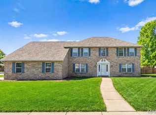 621 E Wesley Dr, O'Fallon, IL 62269