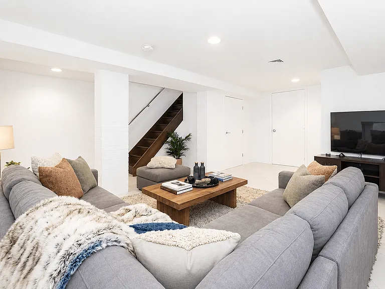 433 Bainbridge St #1 — Photo 6