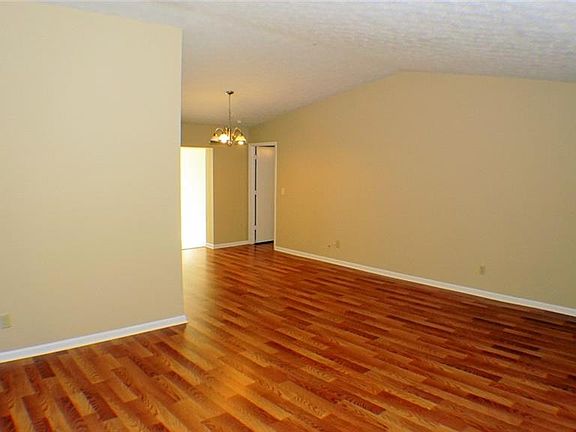 5th image of 1810 SE 1st St