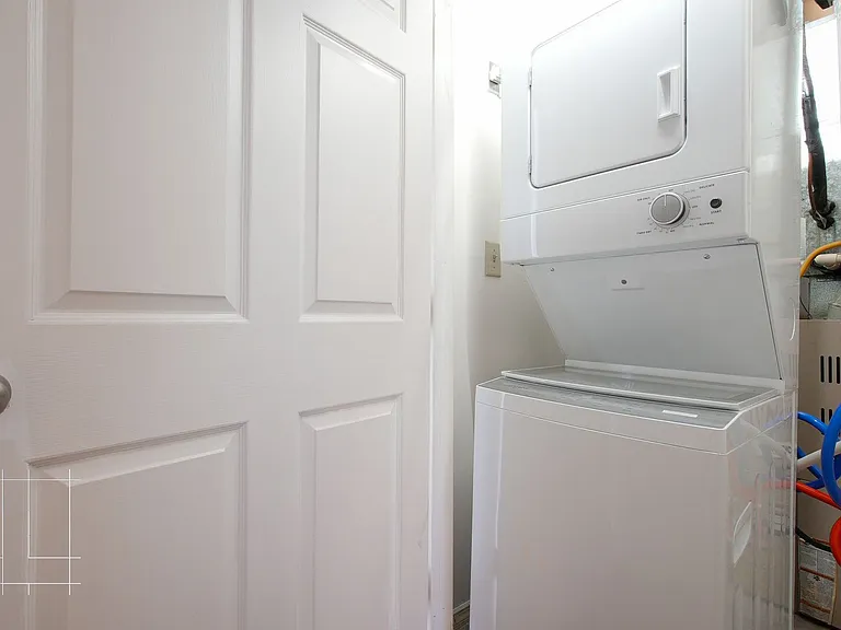 880 Hamlet St. — Photo 21