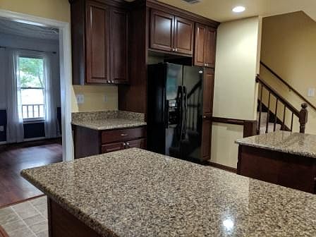 3rd image of 512 Drummond Ln