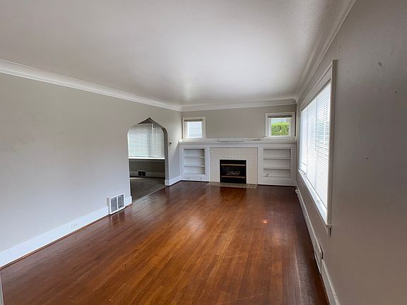 2nd image of 4608 SW Admiral Way