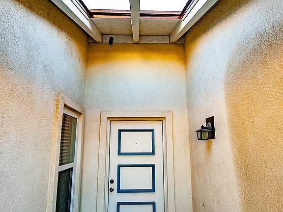 4th image of 2141 Newbury Cir