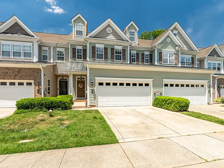 207 Towne Ridge Ln — Photo 2