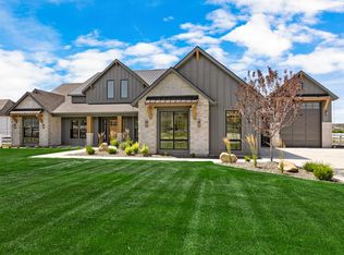 7670 W Diamond Lake Dr, Garden City, ID 83714