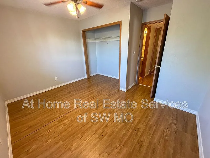 2 bed, 1.0 bath, $930 — Photo 4
