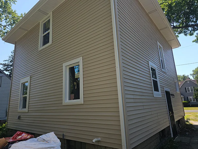1919 N Court St — Photo 4